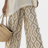 Ilaria — Elegantna majica i casual pantalone