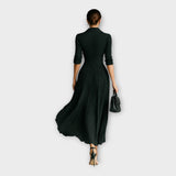 Duga haljina s profinjenom elegancijom