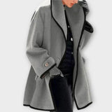 Flora | Kaput s kontrastnim detaljima u oversized stilu